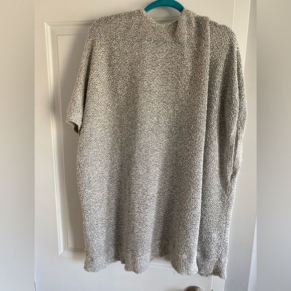 Aritzia “Community” brand, oversized light weight cardigan. Size XS/S. - Picture 3 of 4